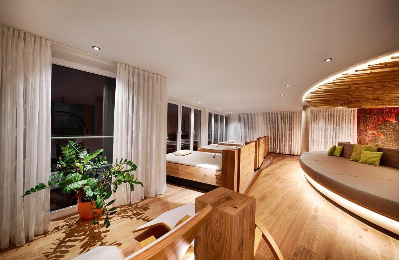Hotel Kronelamm Im Schwarzwald Бад-Тайнах-Цавельштайн Экстерьер фото