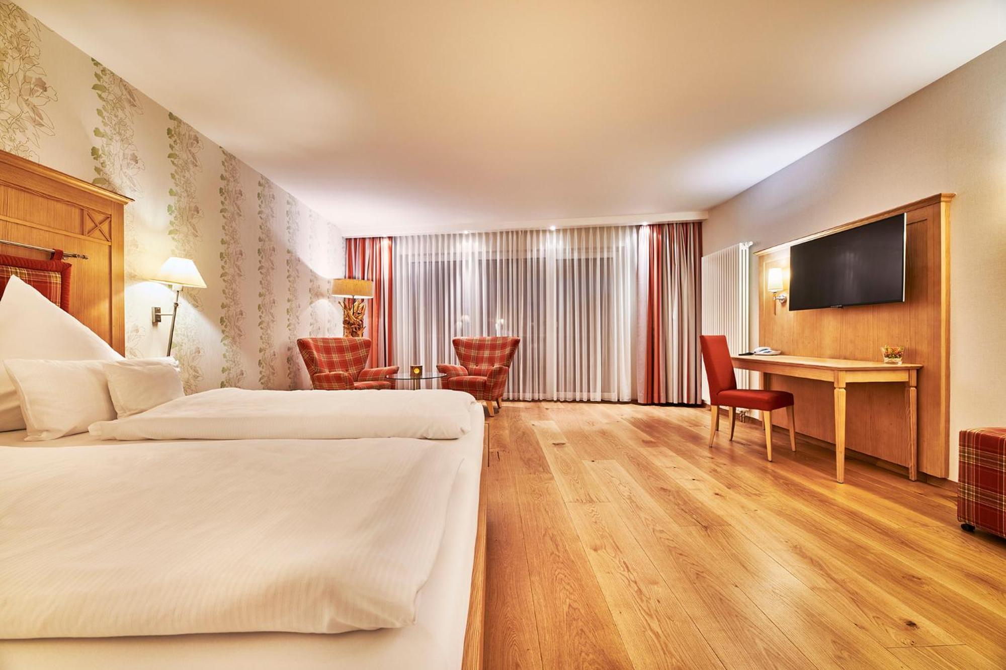 Hotel Kronelamm Im Schwarzwald Бад-Тайнах-Цавельштайн Экстерьер фото
