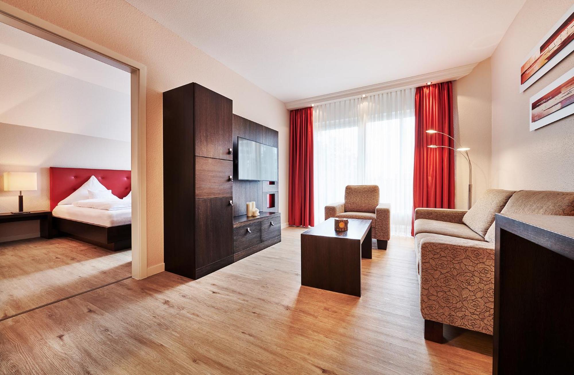 Hotel Kronelamm Im Schwarzwald Бад-Тайнах-Цавельштайн Экстерьер фото