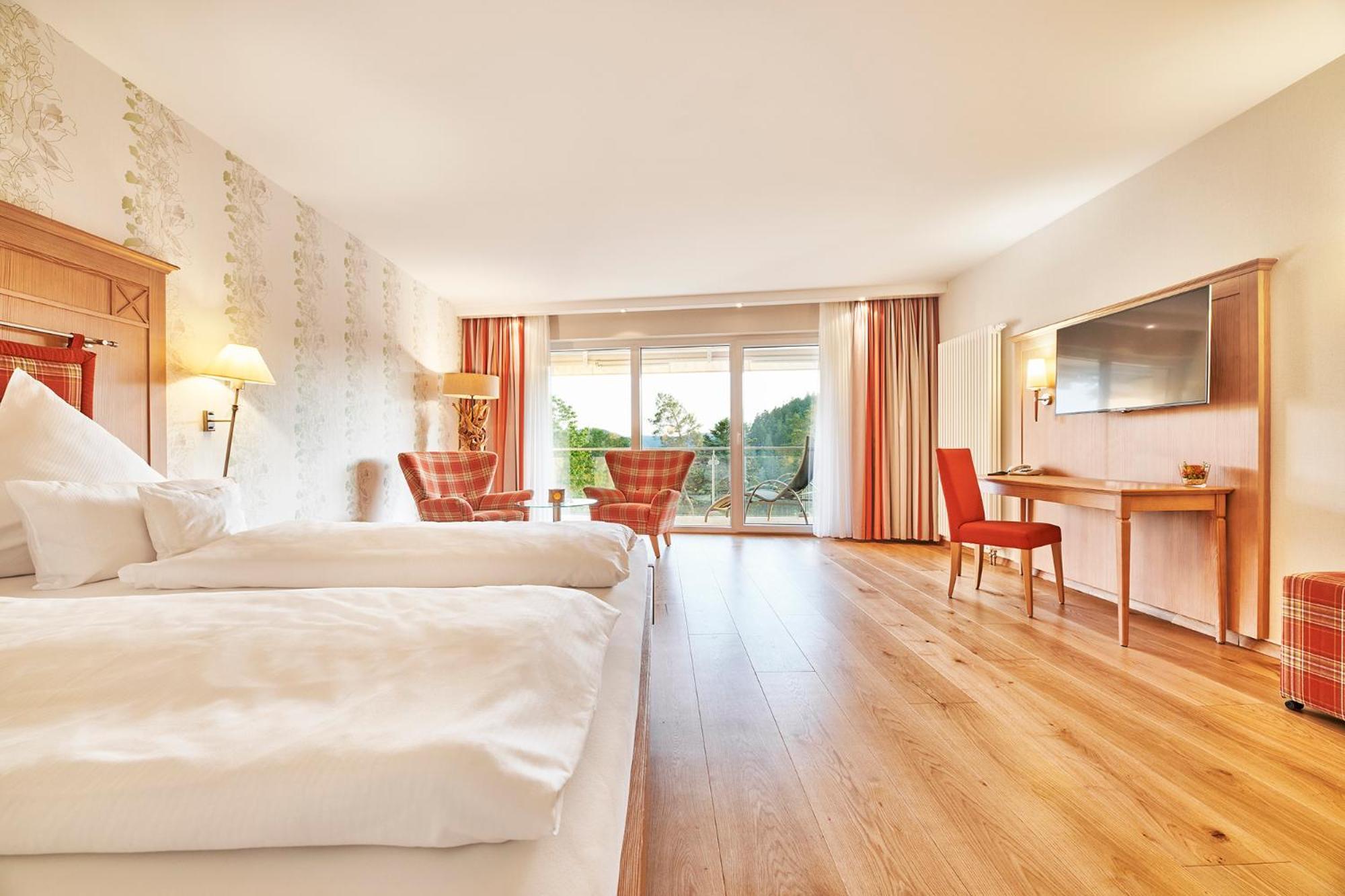Hotel Kronelamm Im Schwarzwald Бад-Тайнах-Цавельштайн Экстерьер фото