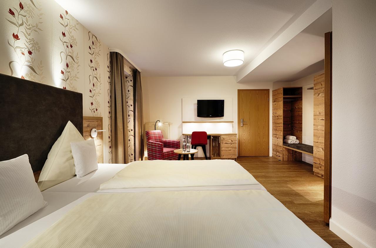 Hotel Kronelamm Im Schwarzwald Бад-Тайнах-Цавельштайн Экстерьер фото