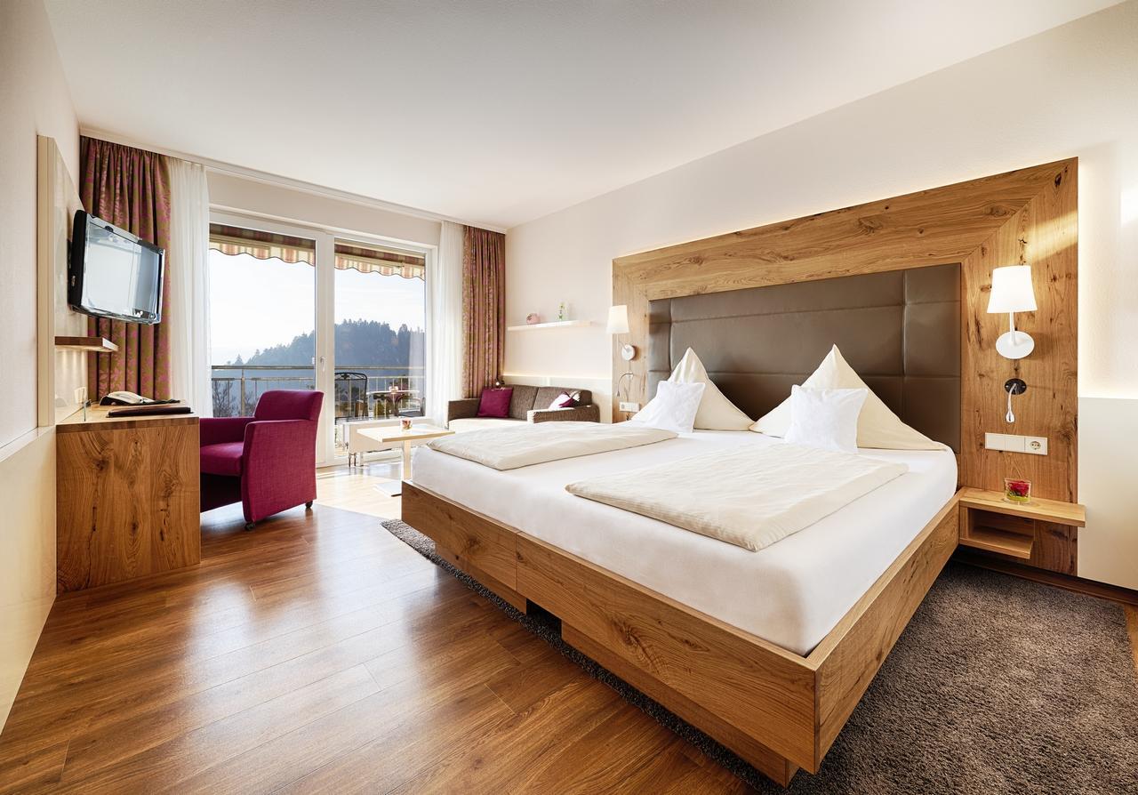 Hotel Kronelamm Im Schwarzwald Бад-Тайнах-Цавельштайн Экстерьер фото
