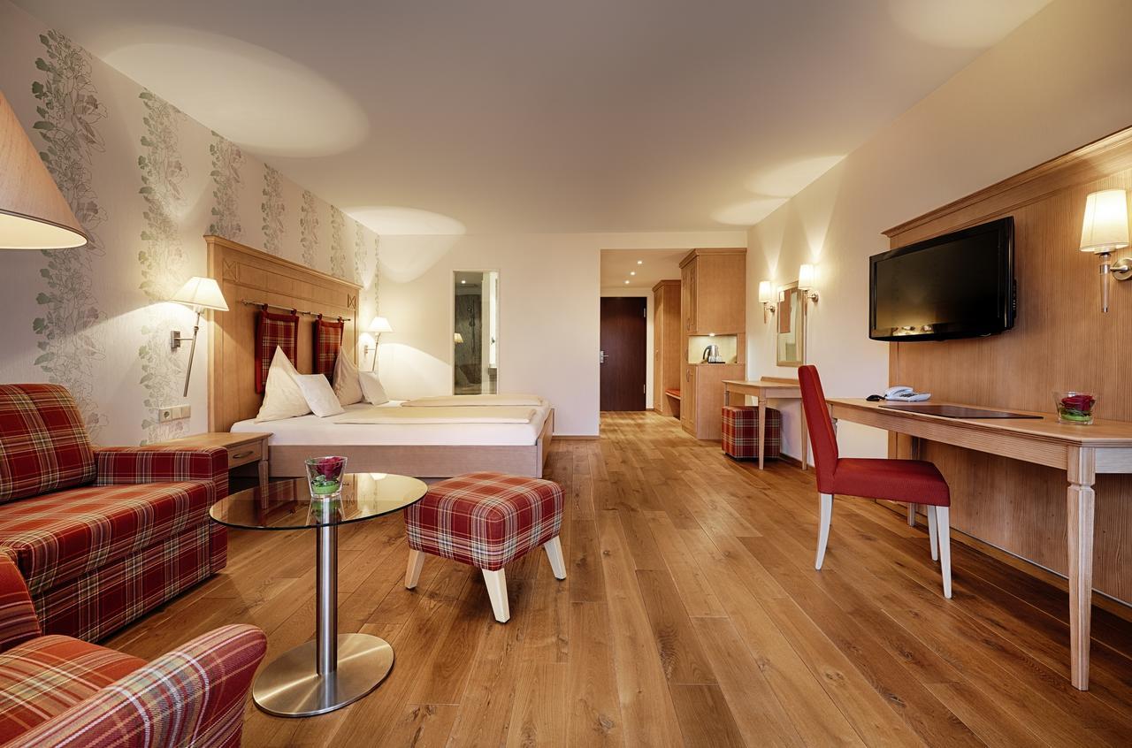 Hotel Kronelamm Im Schwarzwald Бад-Тайнах-Цавельштайн Экстерьер фото