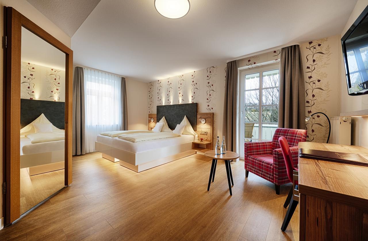 Hotel Kronelamm Im Schwarzwald Бад-Тайнах-Цавельштайн Экстерьер фото